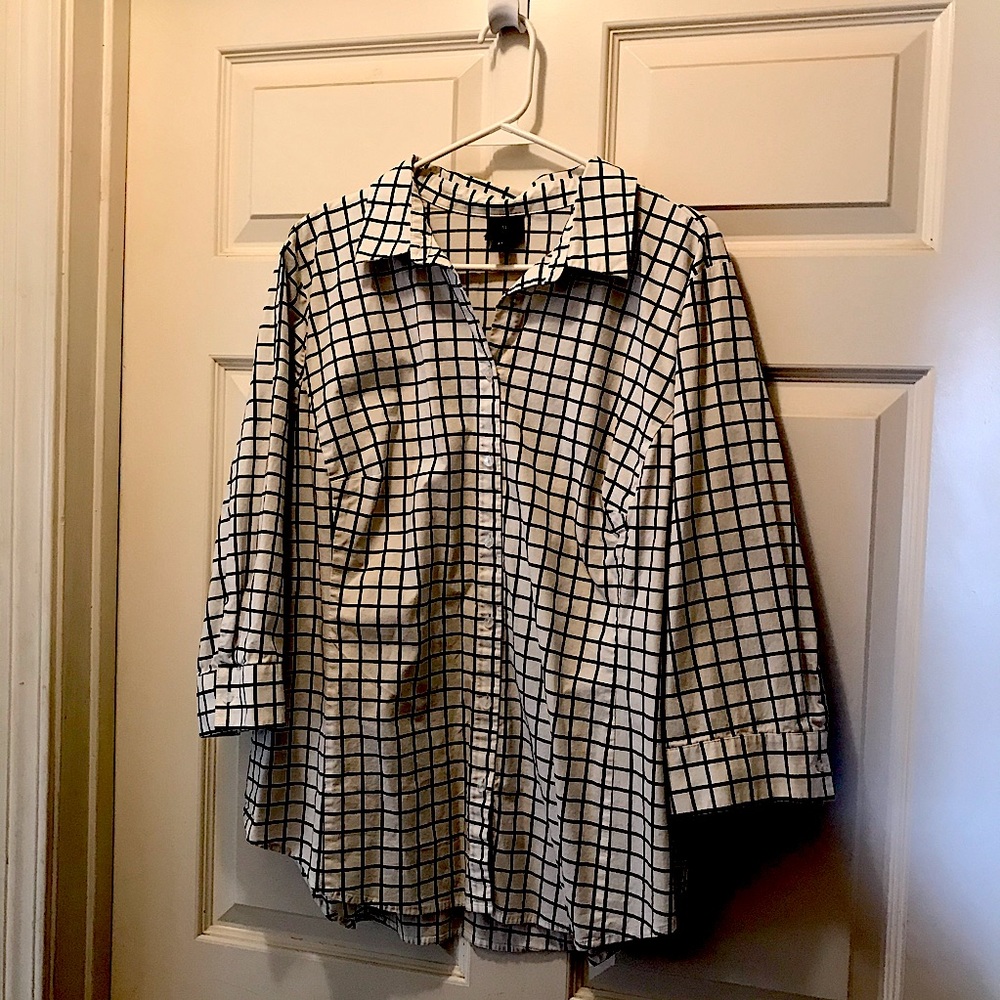 Worthington black and white, button down shirt.